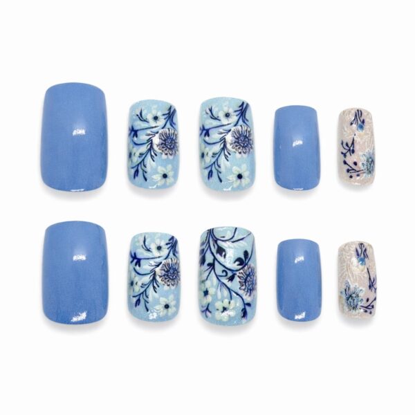 blue-floral-press-on-nails-chic-medium-square-design-glamour-woman