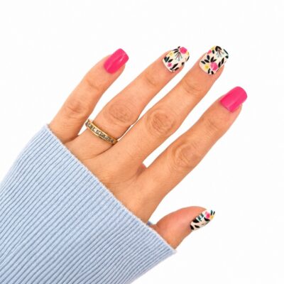 pink-short-square-press-on-nails-with-flowers--on-hand-from-glamour-woman
