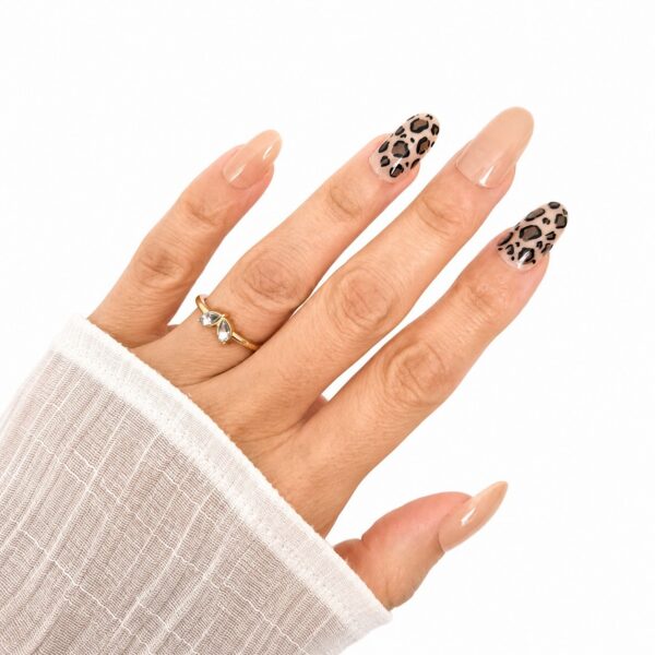 leopard-nude-medium-oval-size-press-on-nails-on-hand