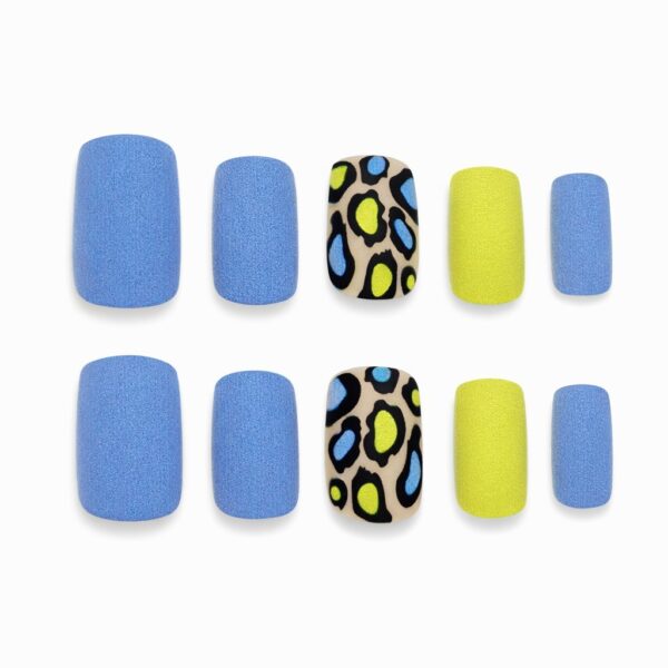 neon-leopard-print-press-on-nails-matte-animal-print-nail-art-glamour-woman