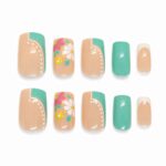 pastel-mint-daisy-floral-press-on-nails-cute-summer-nail-art-glamour-woman