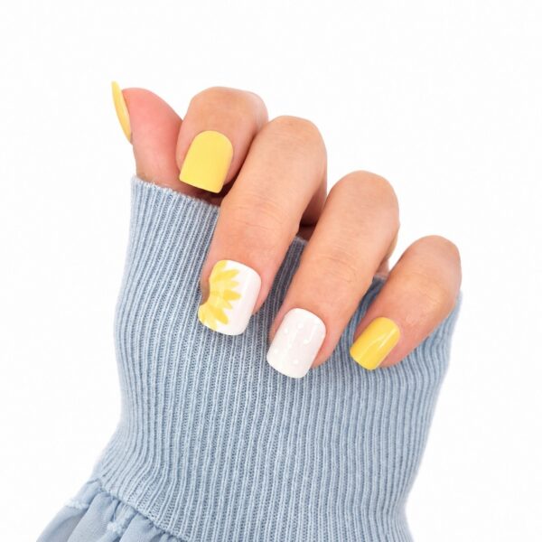 sunflower-short-square-press-on-nails-on-hand
