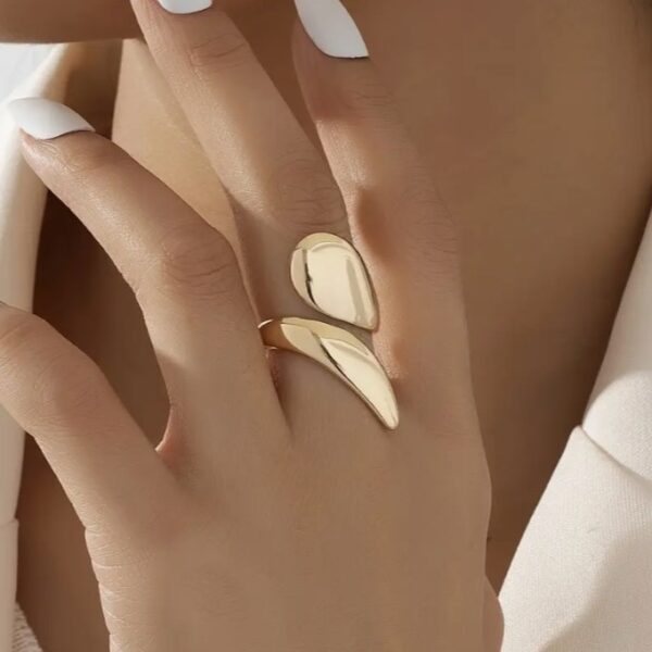 golden-muse-gold-statement-ring-from-glamour-woman