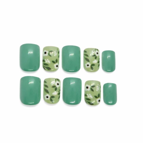 verdant-muse-green-floral-press-on-nails