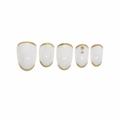 still-grace-white-and-gold-handmade-press-on-nails-from-glamour-woman
