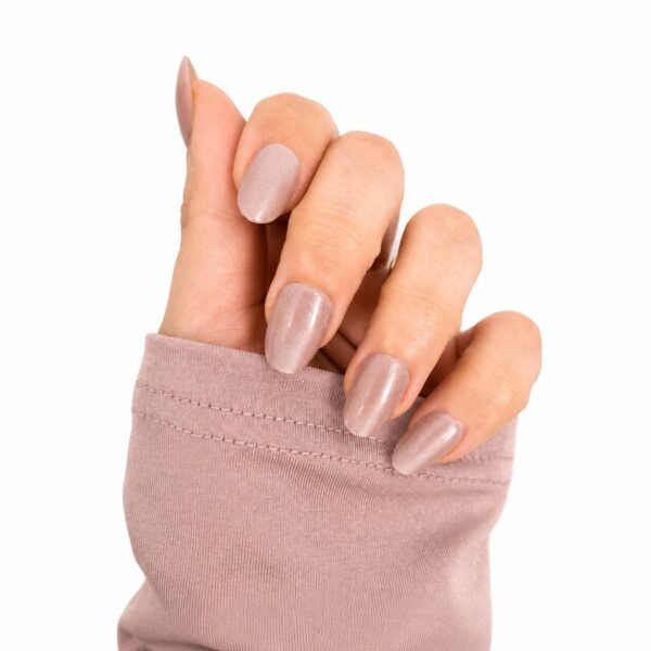 champagne-glow-press-on-nails-on-hand