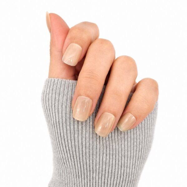champagne-mist-press-on-nails-on-hand