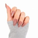 cocoa-glow-press-on-nails-on-hand
