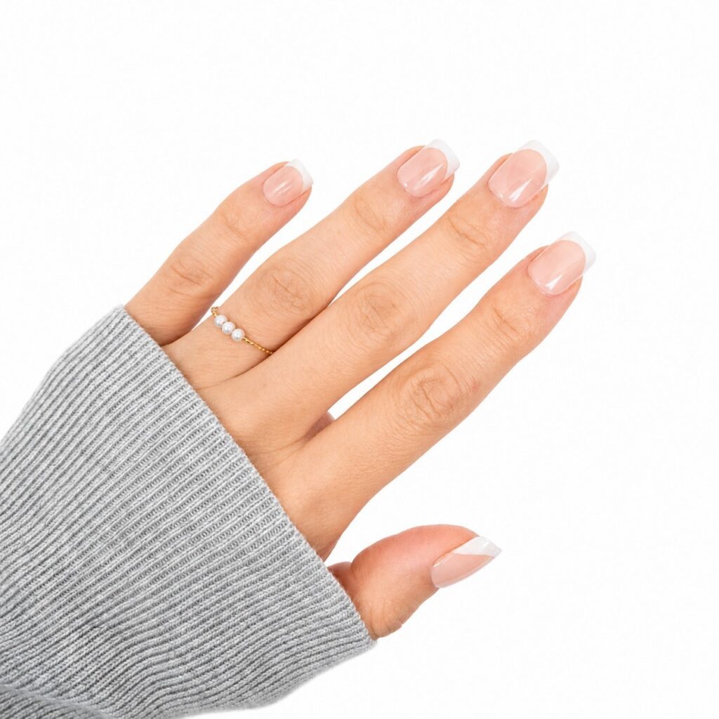 eloane-blanc-white-french-tip-nails