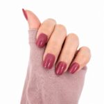 mulberry-glow-press-on-nails-on-hand