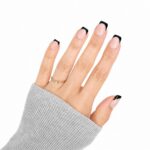 noir-posy-black-french-tip-nails