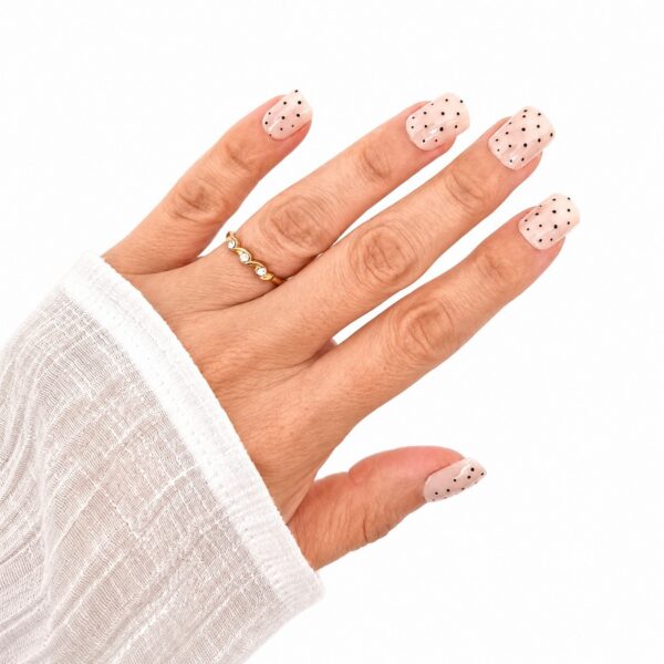polka-grace-press-on-nails